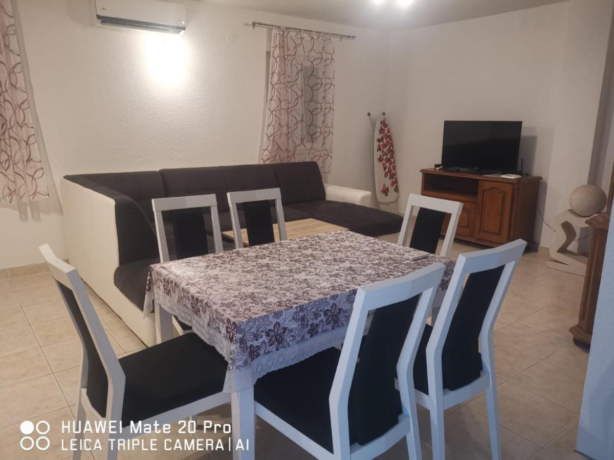 Apartmani Franceska Bol Luaran gambar